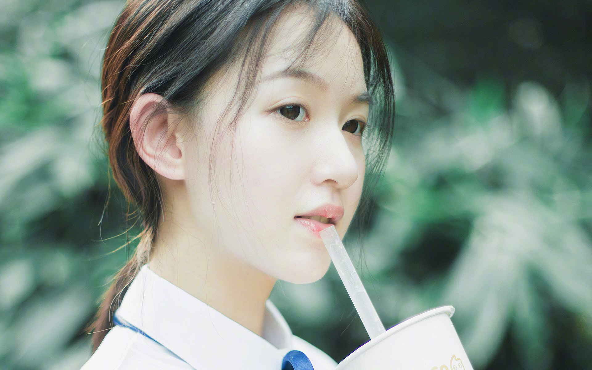 “德甲豪门连续取胜,稳步追击榜首”,德甲豪门足球俱乐部