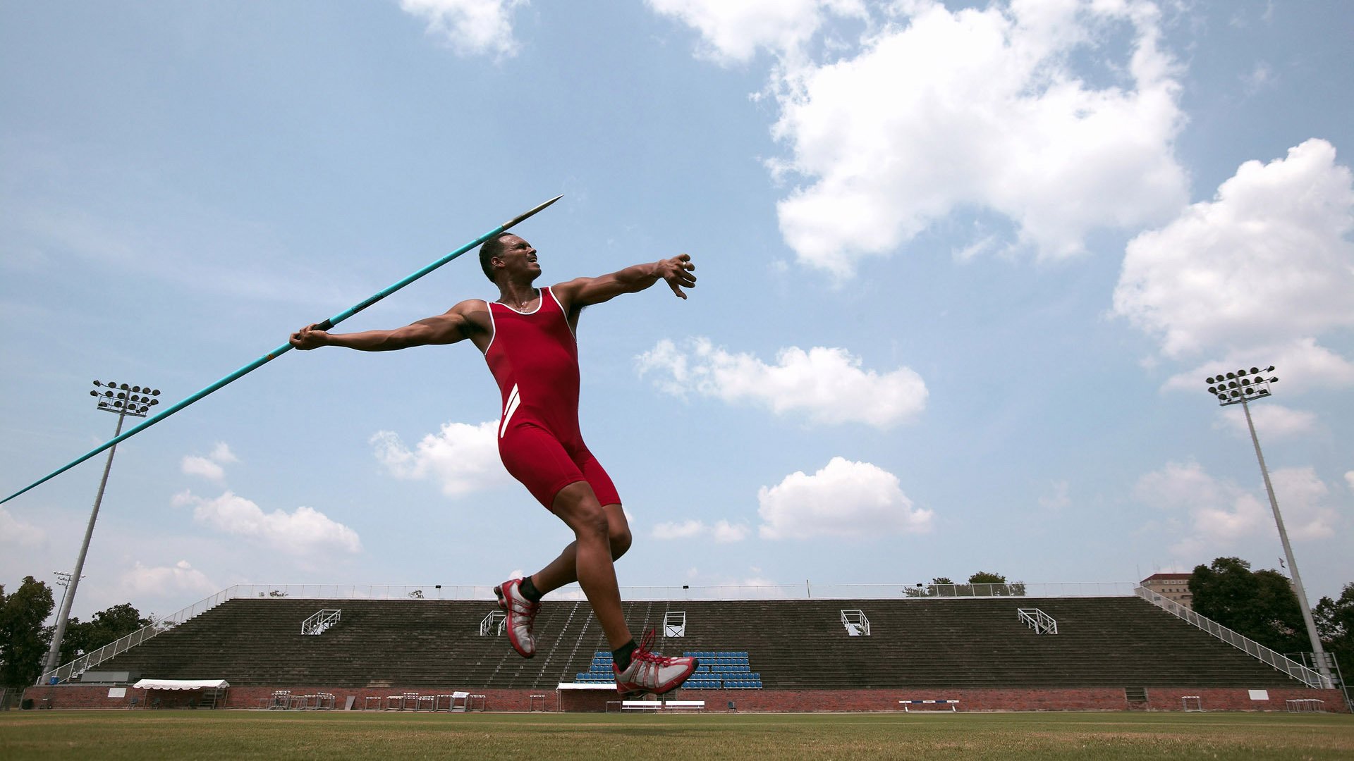 自由泳突尼斯选手挑战个人极限，自由泳突破30秒