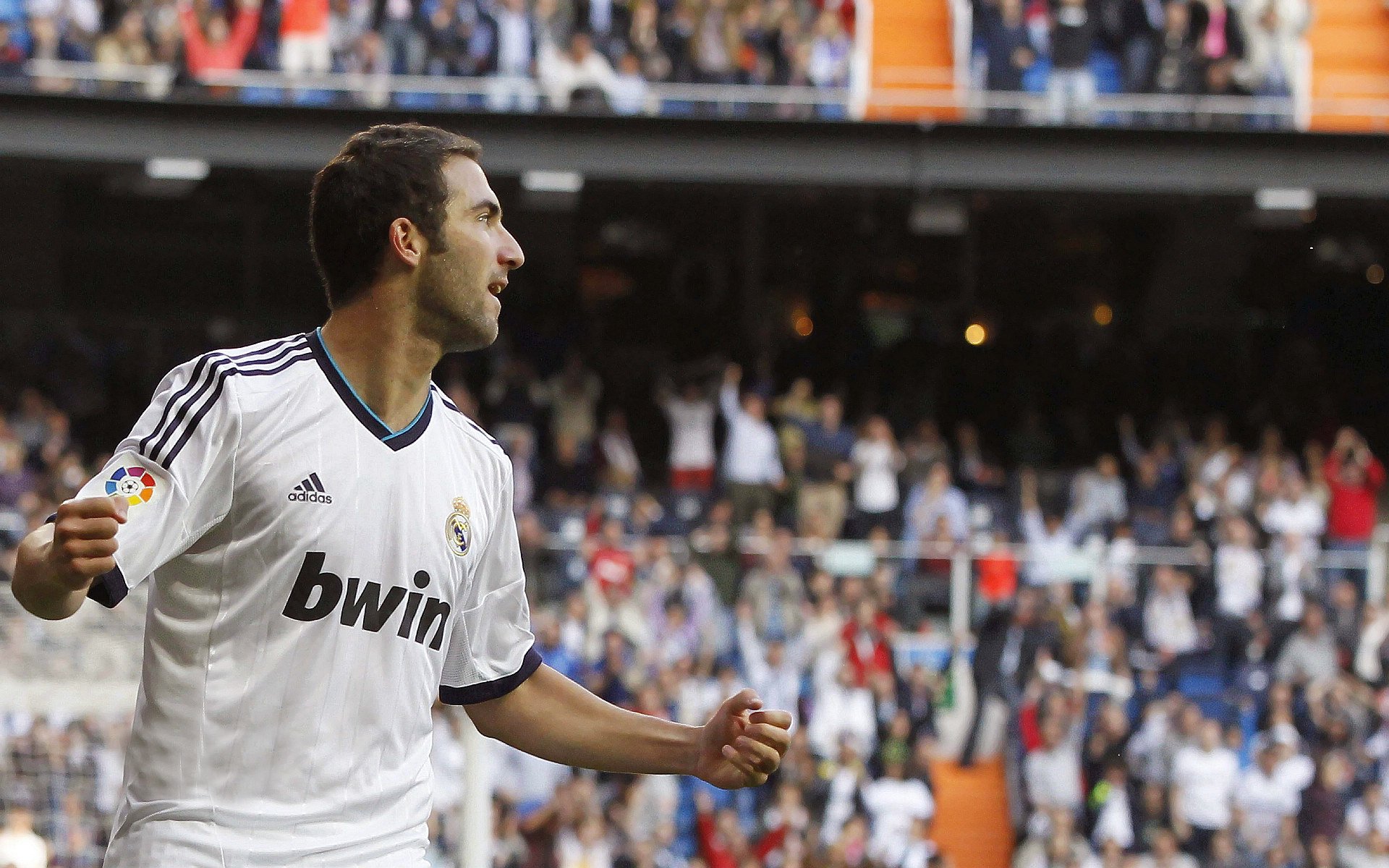 青年国家队球员分享训练日常传递热爱与坚持的力量，国家青年队教练